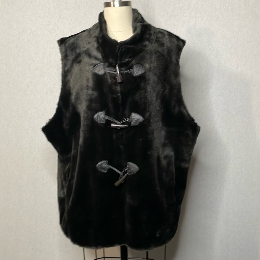 Pamela McCoy faux fur vest, size 3X